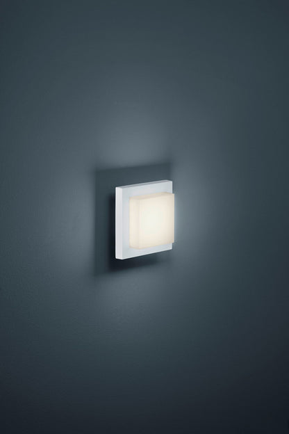 Arnsberg Hondo LED Outdoor Wall Sconce in White 228960101