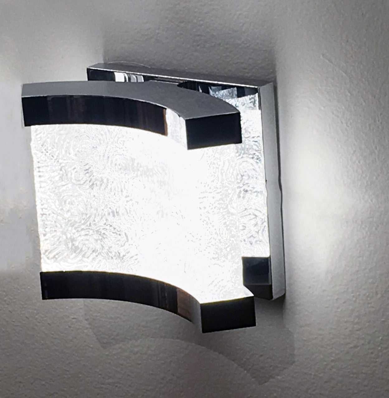 Maxim Curl LED 1-Light Wall Sconce in Polished Chrome 39681RRPC