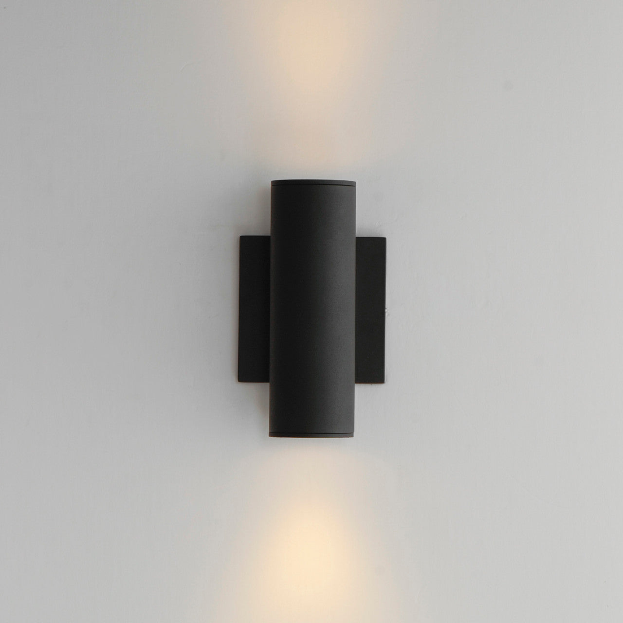 Maxim Calibro 7.5" LED Outdoor Sconce in Black 86431BK