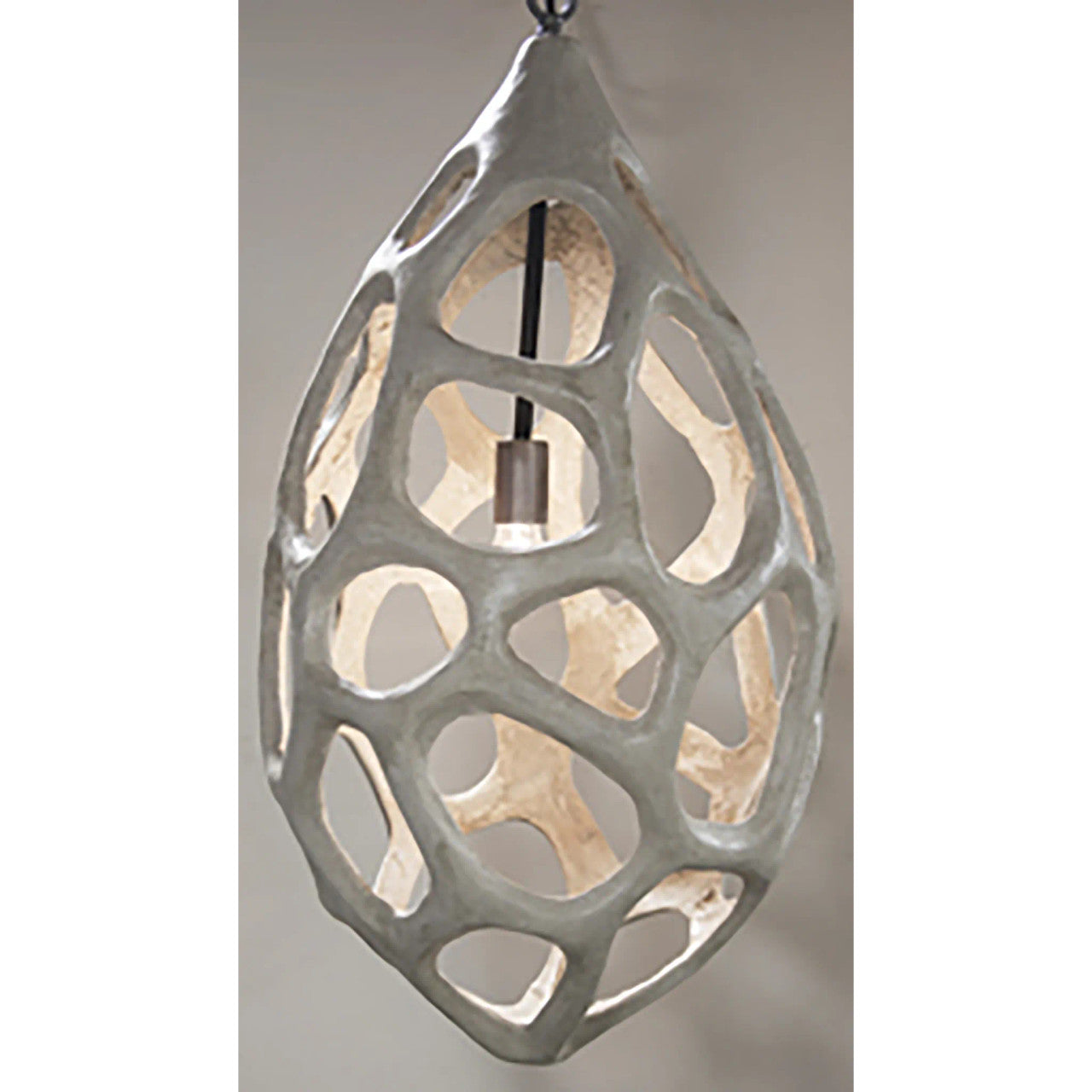 Noir Guscio Pendant, Oval in White AR-243