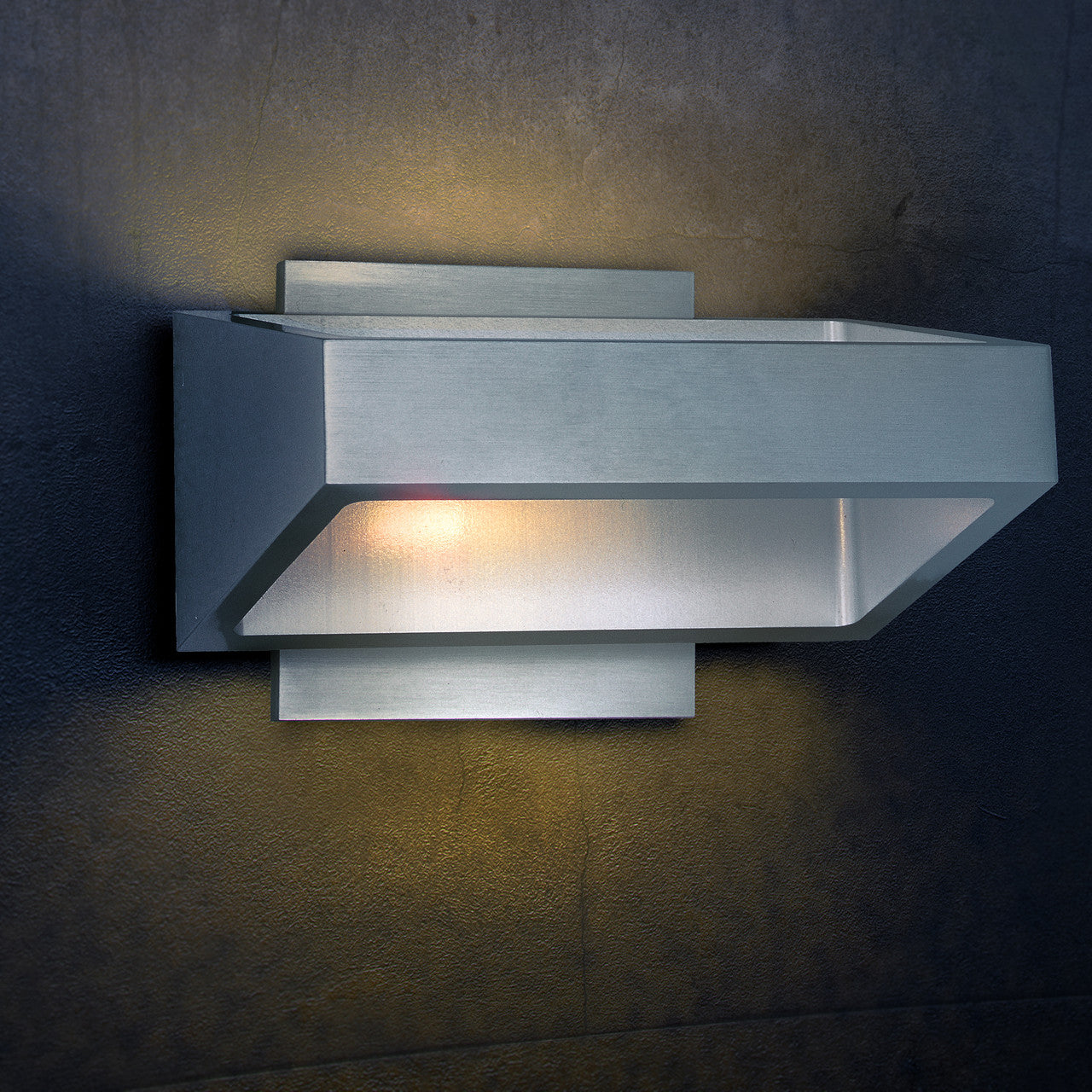 ET2 Contemporary Lighting Alumilux: Titan LED Outdoor Wall Sconce in Satin Aluminum E41302-SA