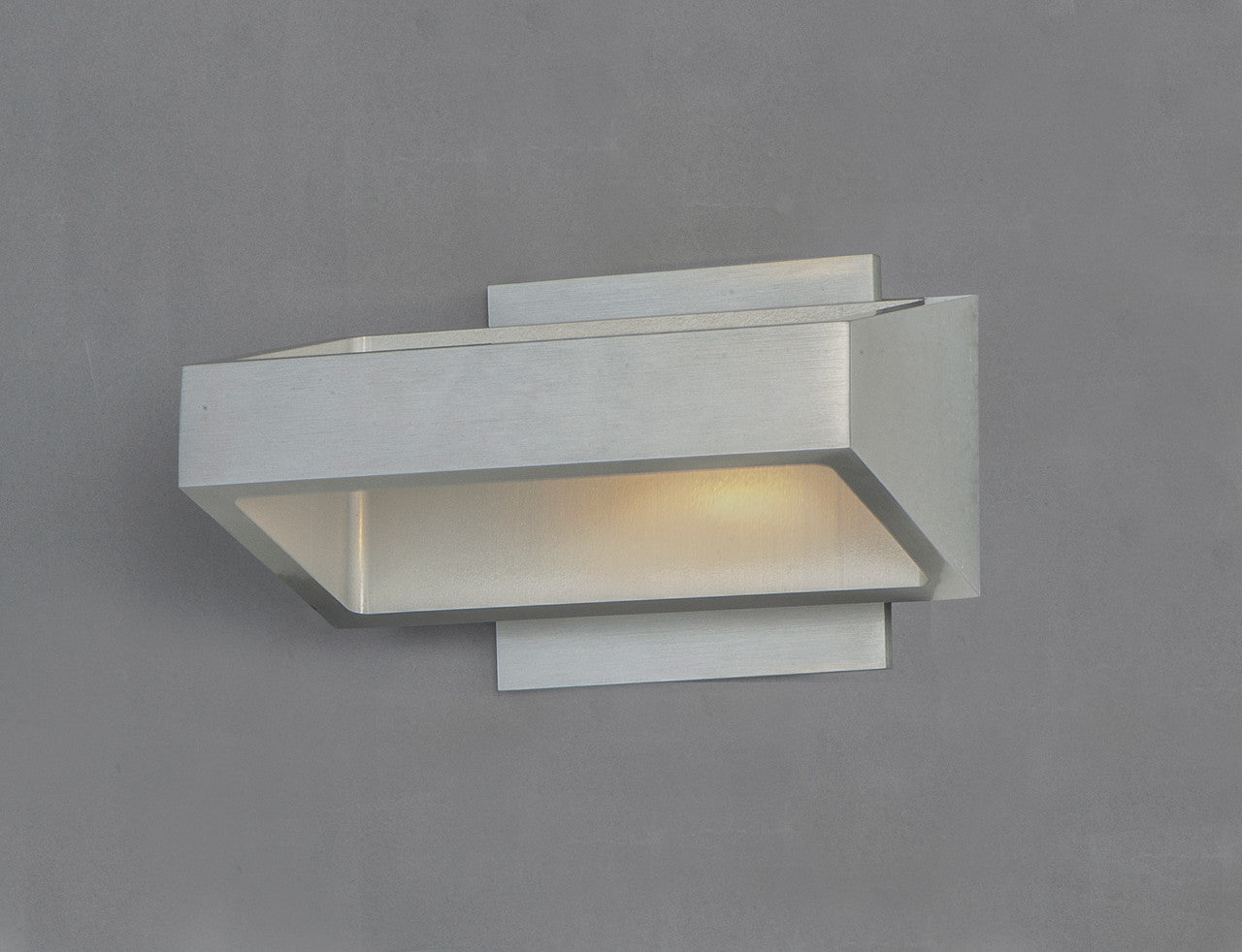 ET2 Contemporary Lighting Alumilux: Titan LED Outdoor Wall Sconce in Satin Aluminum E41302-SA