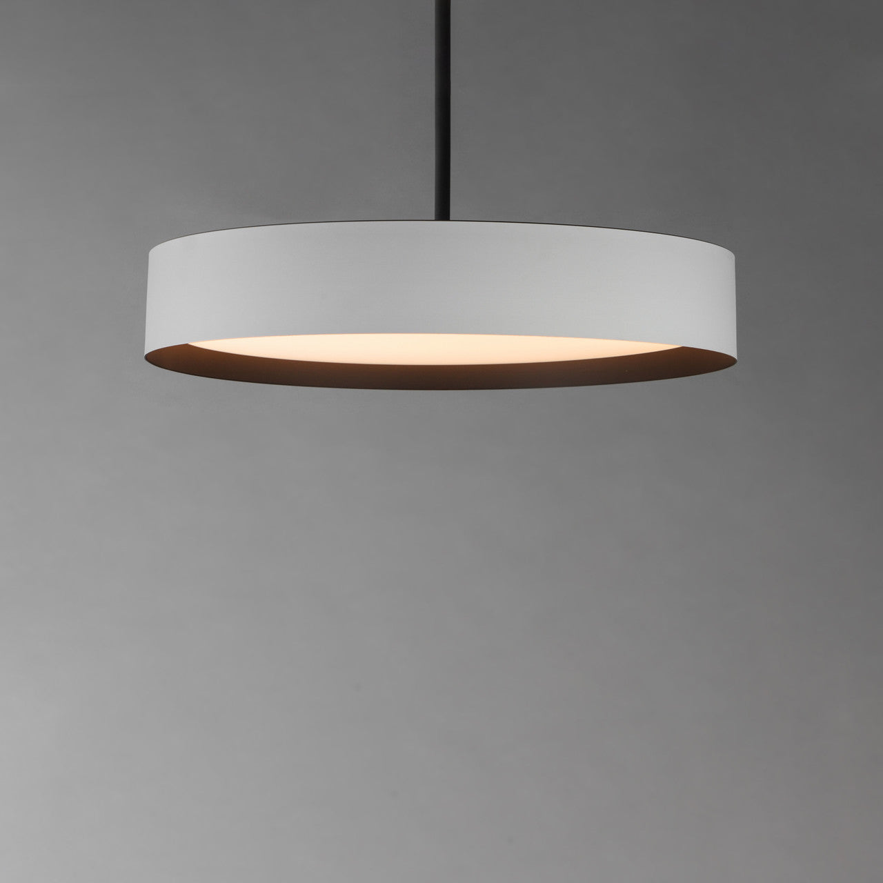 ET2 Contemporary Lighting Echo 24" LED Pendant in White / Black E51015-WTBK