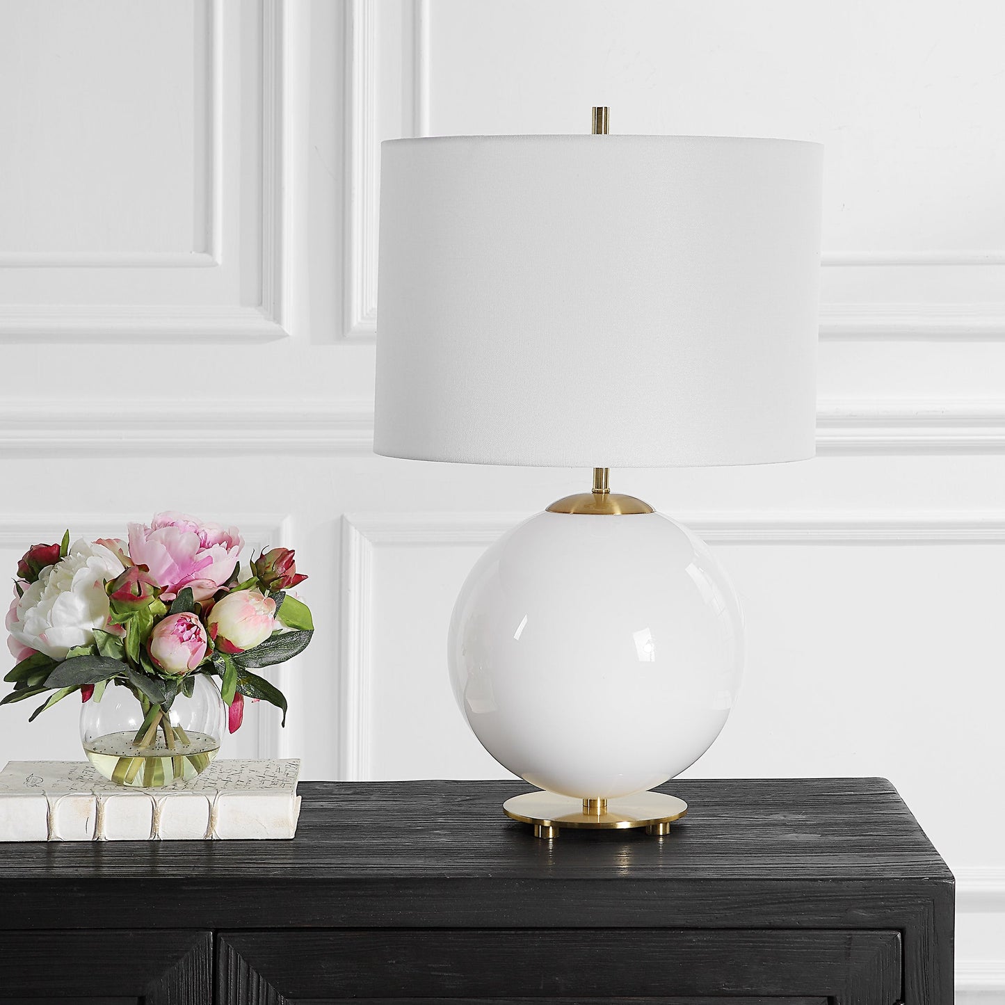 Lily Lifestyle White Glass, Sphere-Shaped Body With Gold Accents